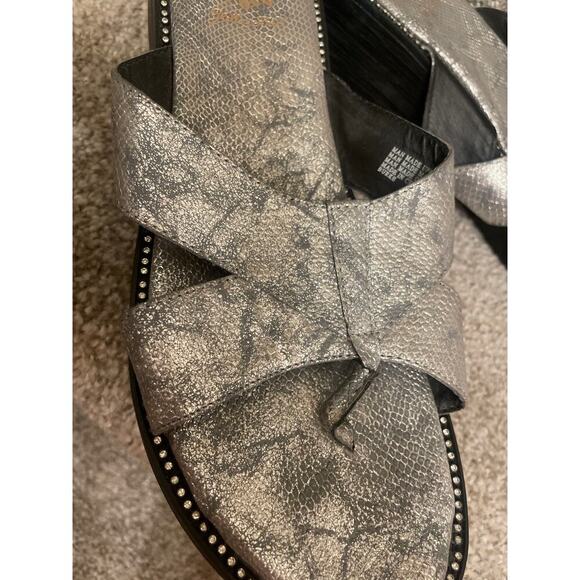 NWOT Yellow Box Silver Burke Wedge Thong Rhinestone Sandal, 9.5 - Picture 7 of 7